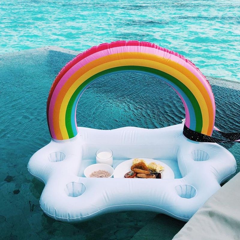 0.54kgs Piscina en forma de nube Fiesta flotante Contenedor de bebida flotante para piscina