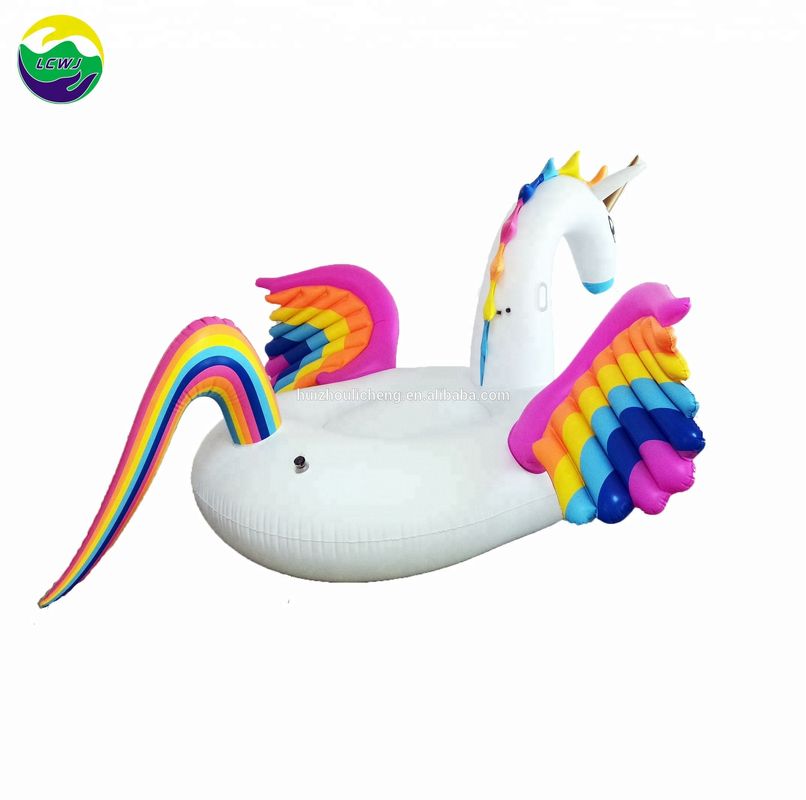 Cabalgando en un gigante inflables unicornio flotante 280 x 230 x 135 cm flotantes de playa inflables flotante