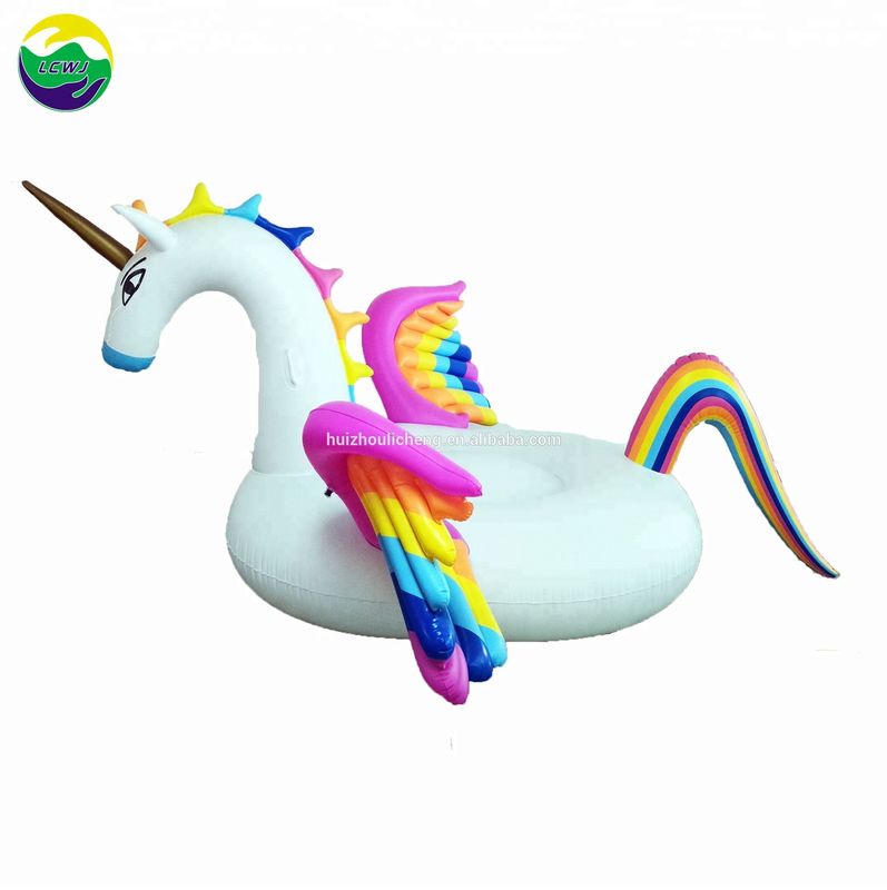 Cabalgando en un gigante inflables unicornio flotante 280 x 230 x 135 cm flotantes de playa inflables flotante