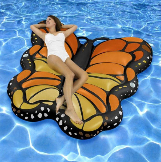 Las alas de mariposa flotante de piscina inflable 250 X 180cm Logotipo personalizado Ángel alas de piscina flotante