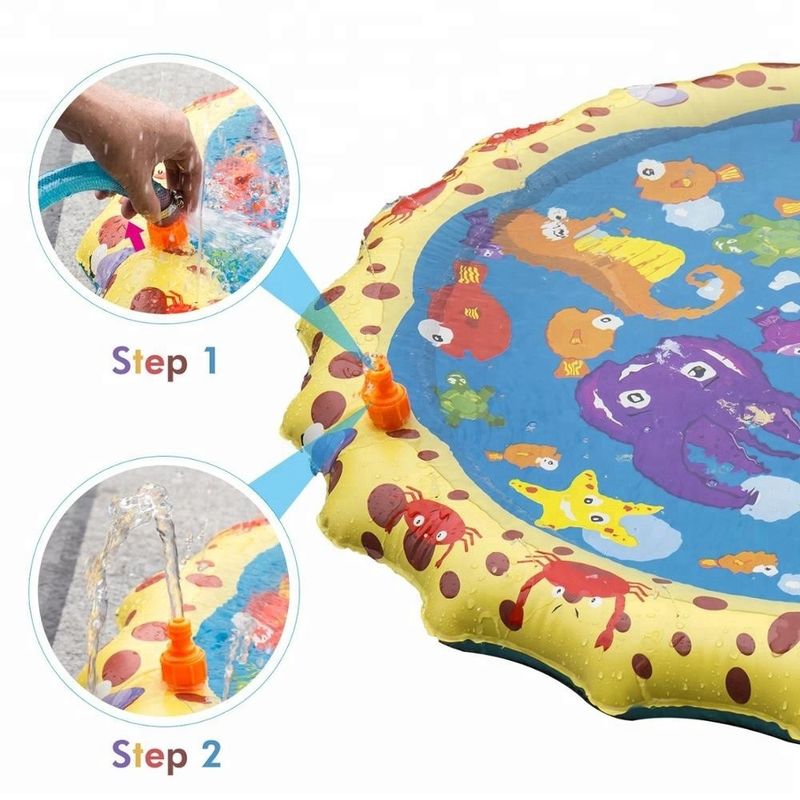 Juguete de verano inflables en el patio trasero con tapete de juego para niños pequeños