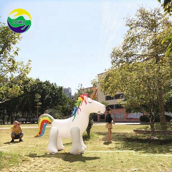 Juguete inflables para exteriores de PVC Unicornio 100kg Sprinkler Regalos de esterco Proveedor para el suelo