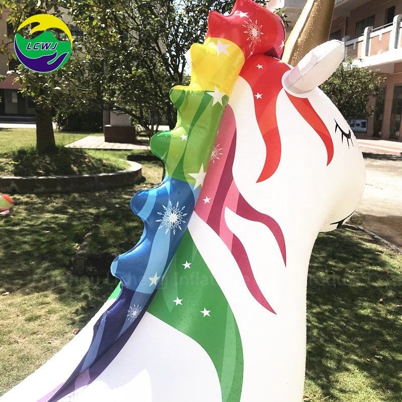 Juguete inflables para exteriores de PVC Unicornio 100kg Sprinkler Regalos de esterco Proveedor para el suelo