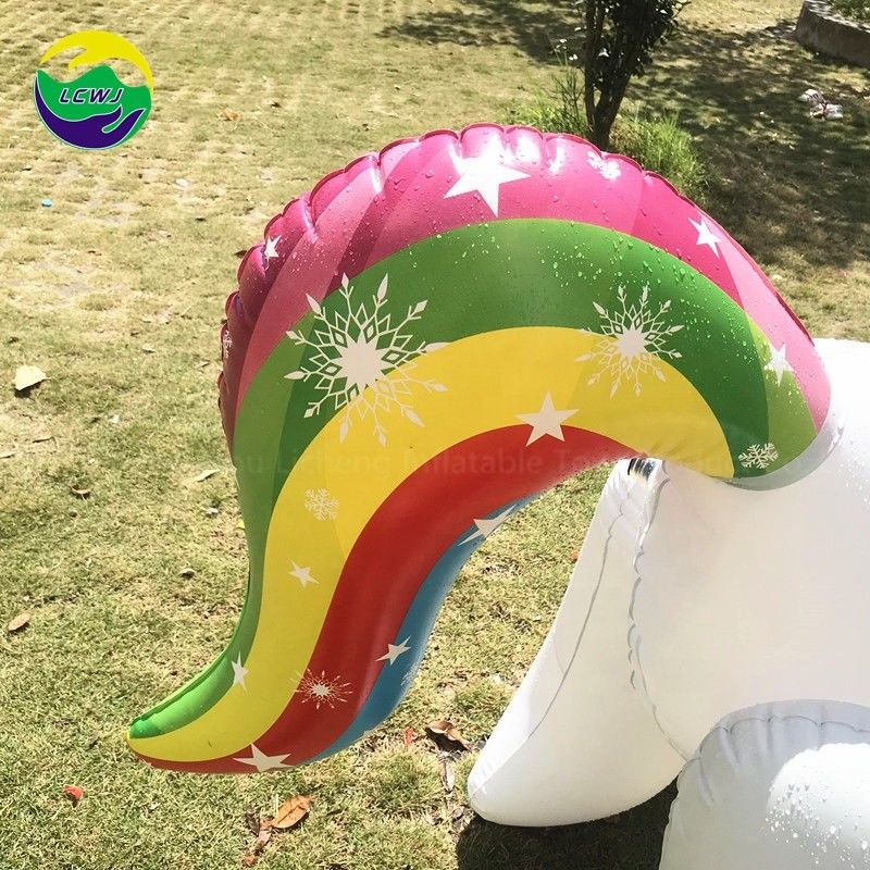 Juguete inflables para exteriores de PVC Unicornio 100kg Sprinkler Regalos de esterco Proveedor para el suelo