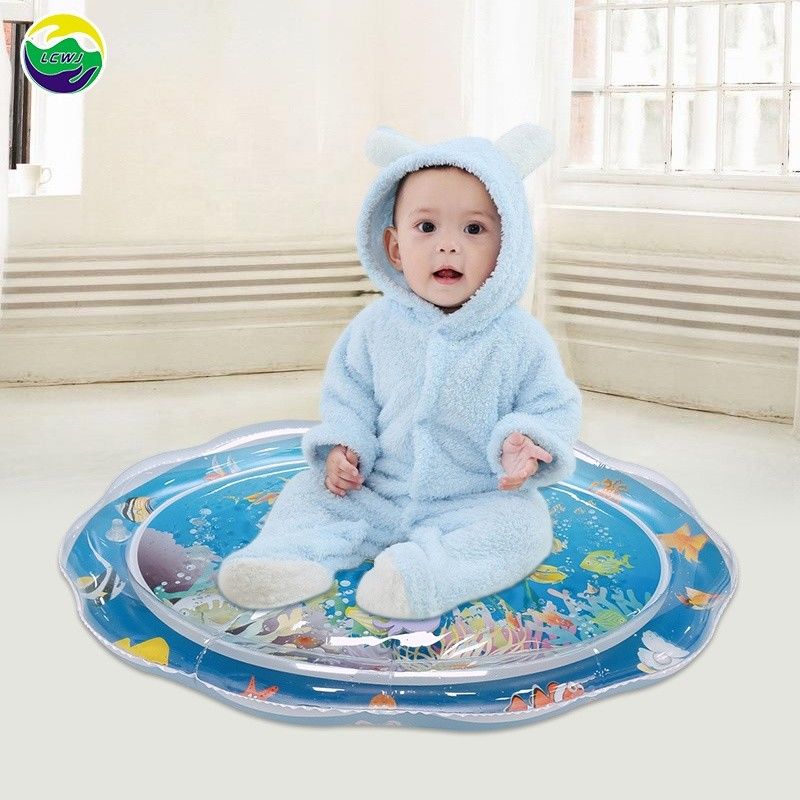 En el caso de los niños pequeños, el tapete de agua de PVC es inflables.