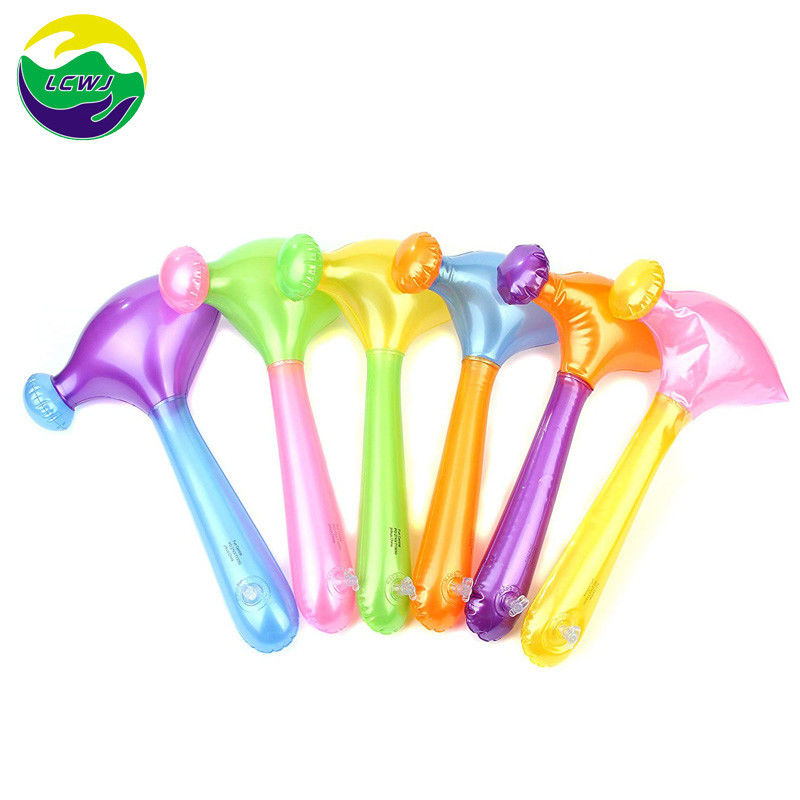 Color del arco iris 0.5kg Juguetes inflables de plástico 0.18mm Juguetes inflables de martillo